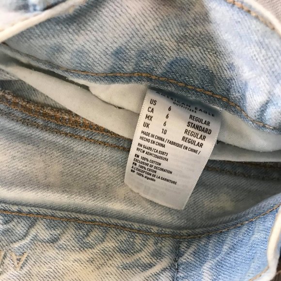 American Eagle Light Wash Jeans - Picture 5 of 5